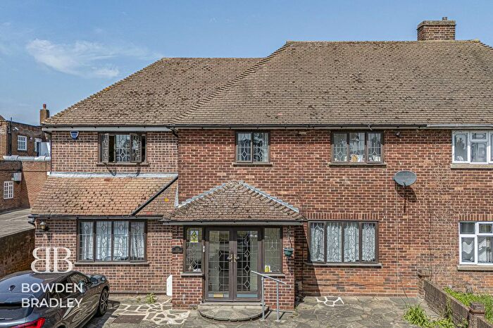 4 Bedroom Semi-Detached House For Sale In Havering Road, Collier Row, RM1