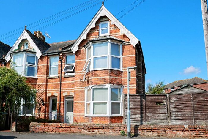 7 Bedroom End Of Terrace House To Rent In Glamis Street, Bognor Regis, PO21