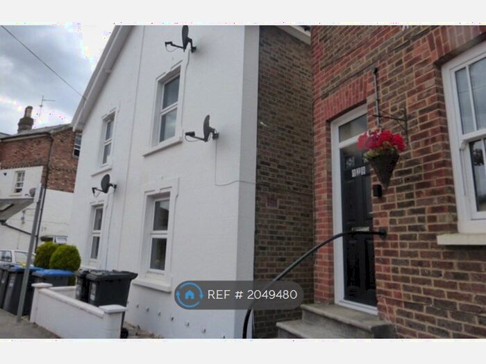 1 Bedroom Flat To Rent In Queens Road, East Grinstead, RH19