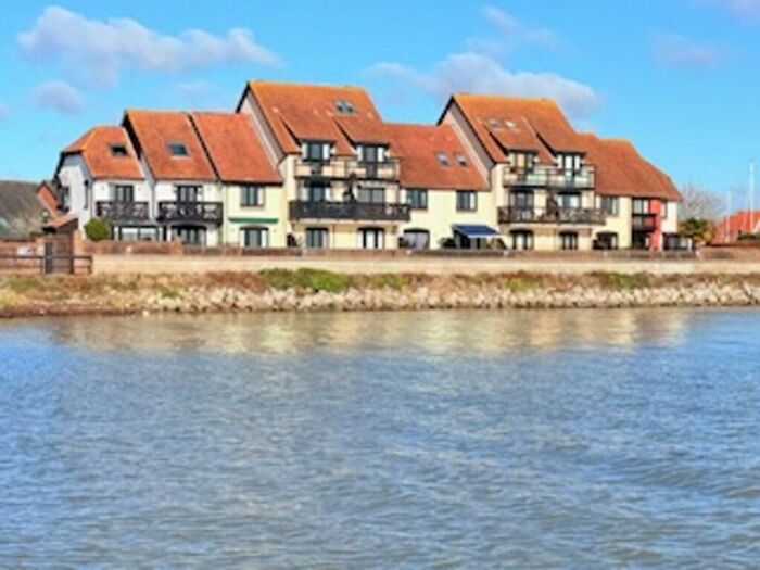 2 Bedroom Maisonette For Sale In Shamrock Way, Hythe, Southampton, SO45