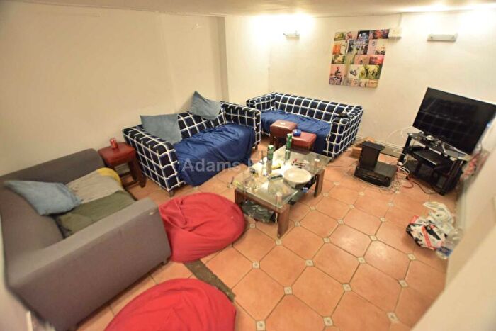 8 Bedroom Terraced House To Rent In Donnington Road, Reading, RG1