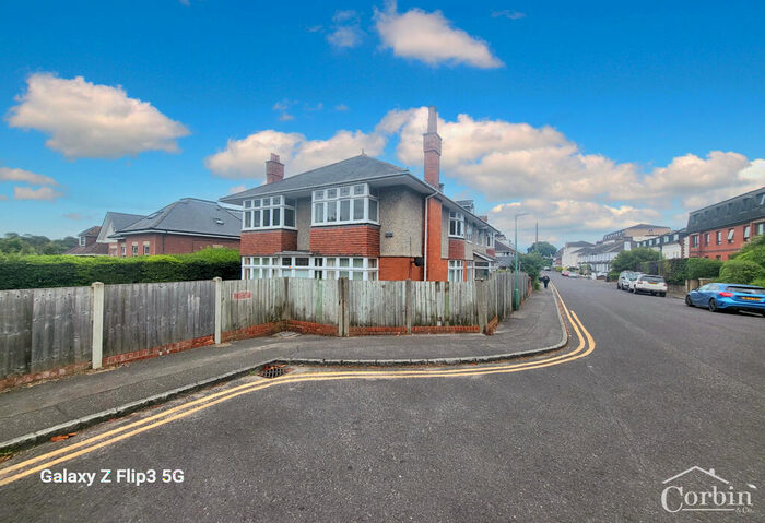 4 Bedroom Flat To Rent In Norwich Avenue, Bournemouth, Dorset, BH2