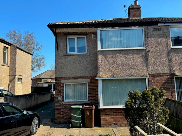 3 Bedroom Semi-Detached House To Rent In Sherwell Rise, Bradford, West Yorkshire, BD15