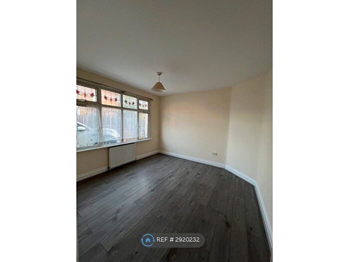 4 Bedroom Bungalow To Rent In Fairfax Drive, Westcliff-On-Sea, SS0