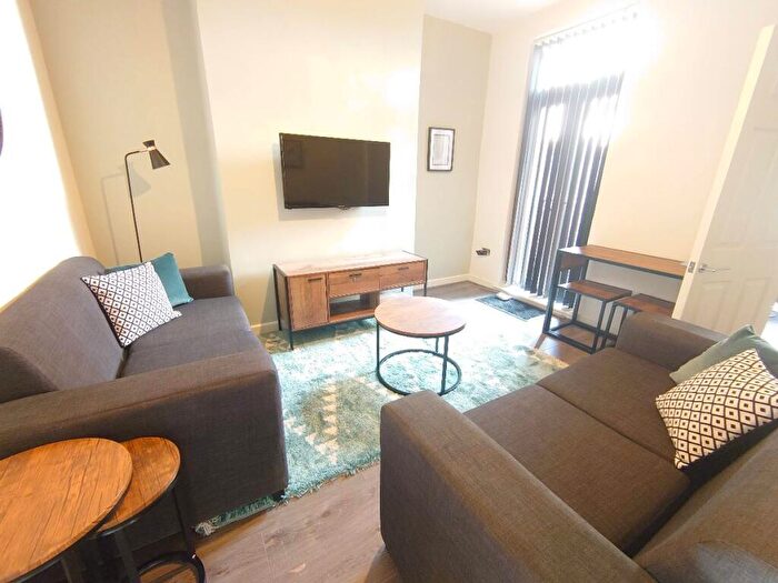 1 Bedroom Terraced House To Rent In Cameron St, Kensington, L7