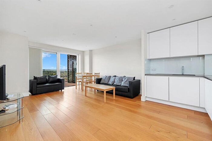 2 Bedroom Flat To Rent In Acton Walk, London, N20