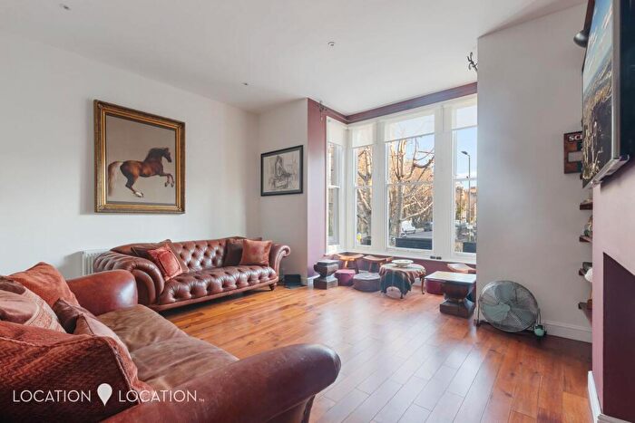 2 Bedroom Property To Rent In Sandringham Road, London, E8