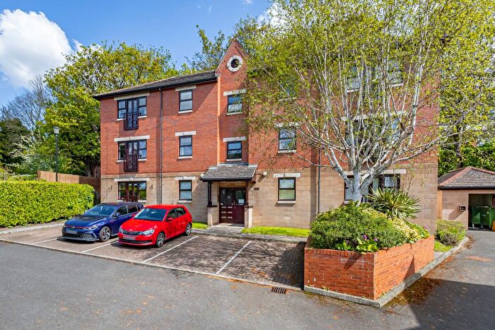 2 Bedroom Flat For Sale In Cliff Villa Court, Wakefield, WF1