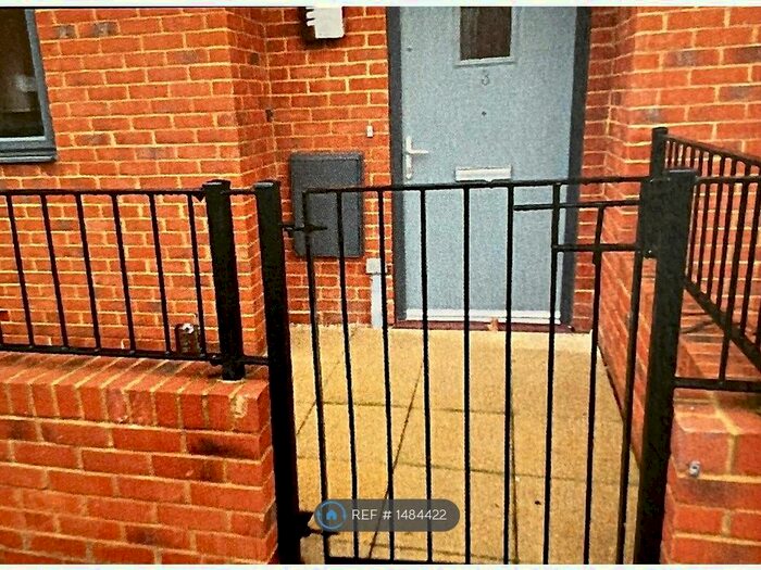 2 Bedroom Flat To Rent In Tichborne Road, Eastleigh, SO50