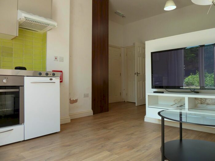 1 Bedroom Studio To Rent In Heathfield Park, London, NW2