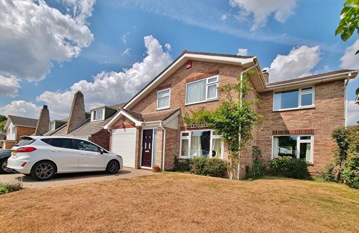 5 Bedroom Detached House For Sale In Langbrook Close, Langstone, PO9