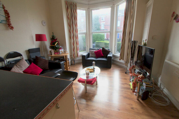 4 Bedroom House To Rent In Kelso Road, Leeds, LS2