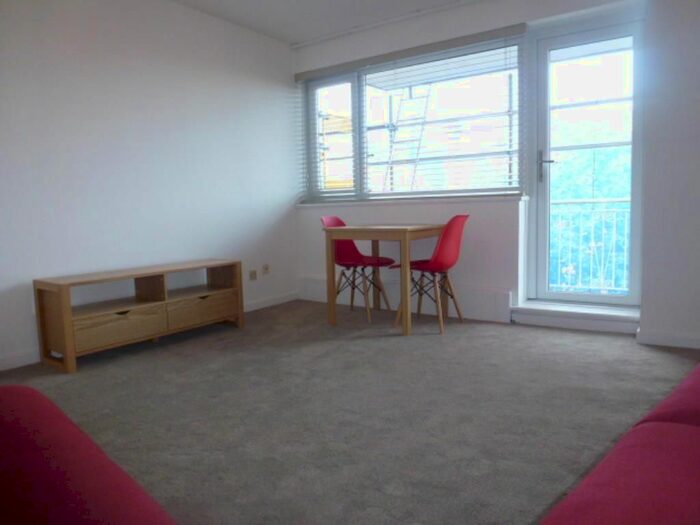 2 Bedroom Flat To Rent In Cedar Lodge, Tunnel Road, The Park, Nottingham, NG7
