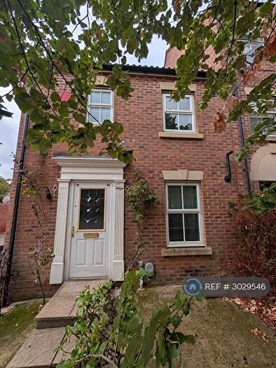 3 Bedroom Semi-Detached House To Rent In James Meadow, Slough, SL3