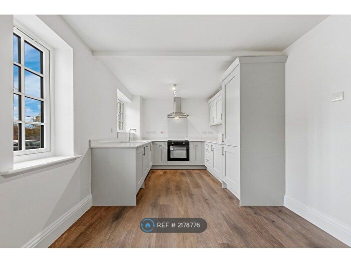 2 Bedroom Flat To Rent In Gilbert Close, Shooters Hill, SE18