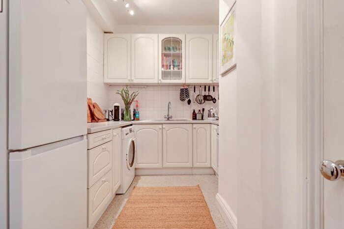 1 Bedroom Apartment For Sale In Heathfield Avenue, Ascot, SL5