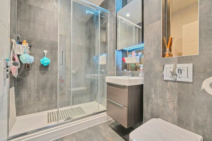 2 Bedroom Apartment To Rent In Fairhaven Drive, Reading, RG2