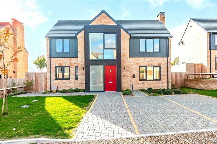 4 Bedroom Detached House For Sale In Woodlands Grove, Stapleford Abbotts, Romford, Essex, RM4