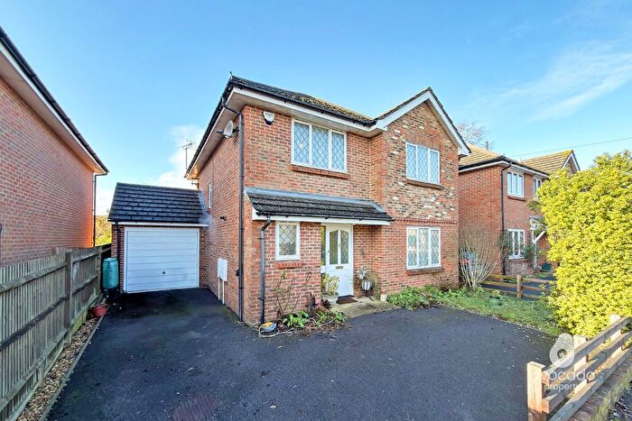 4 Bedroom Detached House For Sale In Bitterne Avenue, Tilehurst, RG31