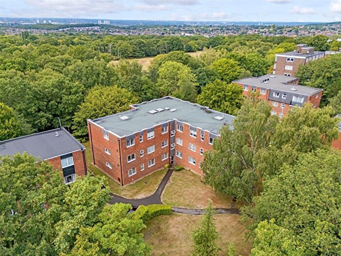 3 Bedroom Flat For Sale In Parkmore Close, Sydney Road, Woodford Green, IG8