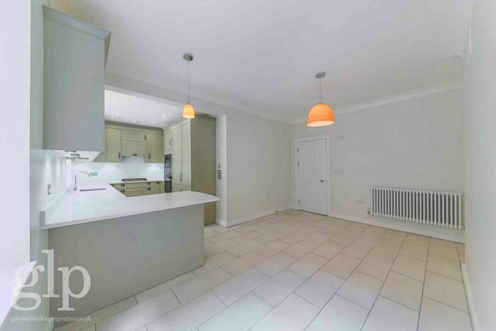 3 Bedroom Flat To Rent In Adeline Place, Bloomsbury B, WC1