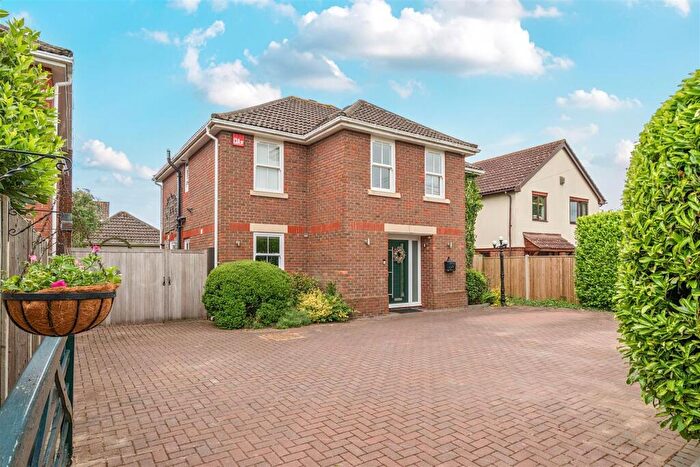 4 Bedroom Detached House For Sale In Warsash Road, Warsash, SO31