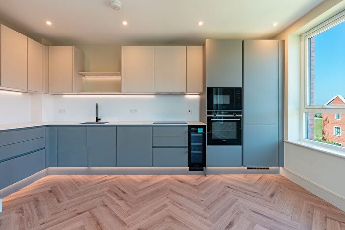 2 Bedroom Flat To Rent In Lapidge Drive, London, SW17