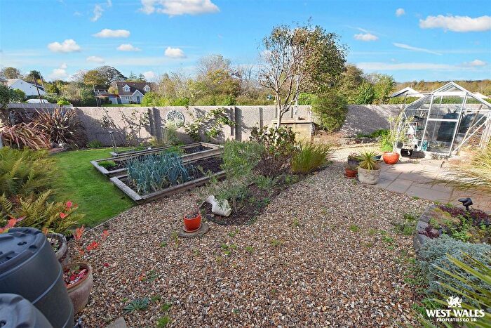 3 Bedroom Detached Bungalow For Sale In Silverstream Drive, Hakin, Milford Haven, SA73
