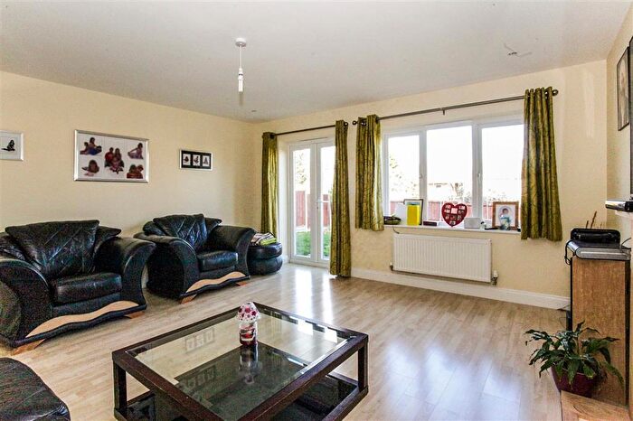 4 Bedroom Flat To Rent In Fleming Road, London, SE17