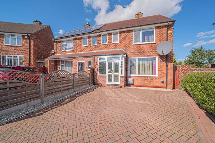 3 Bedroom Semi-Detached House For Sale In Heath Gardens, Solihull, B91
