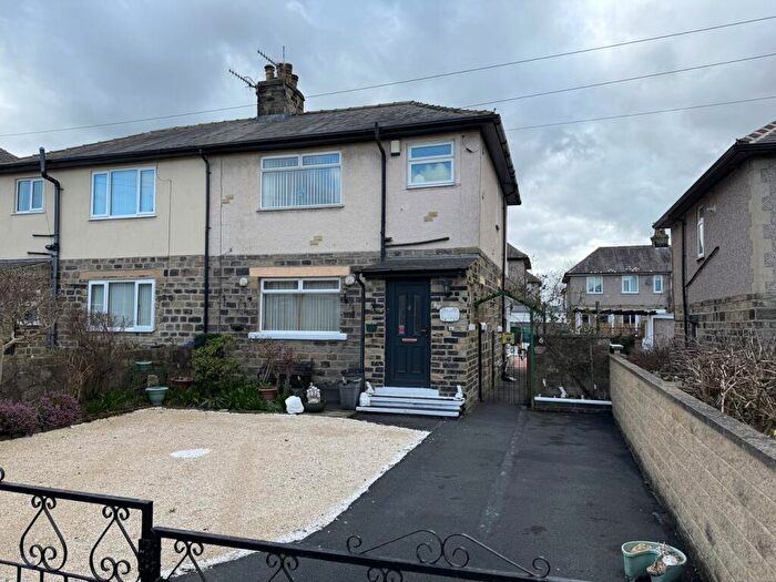 3 Bedroom Semi Detached House To Rent In Carlton Walk, Shipley, BD18