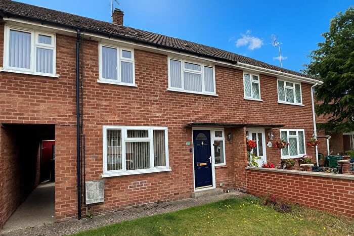 4 Bedroom Terraced House For Sale In Omers Rise, Burghfield Common, Reading, RG7