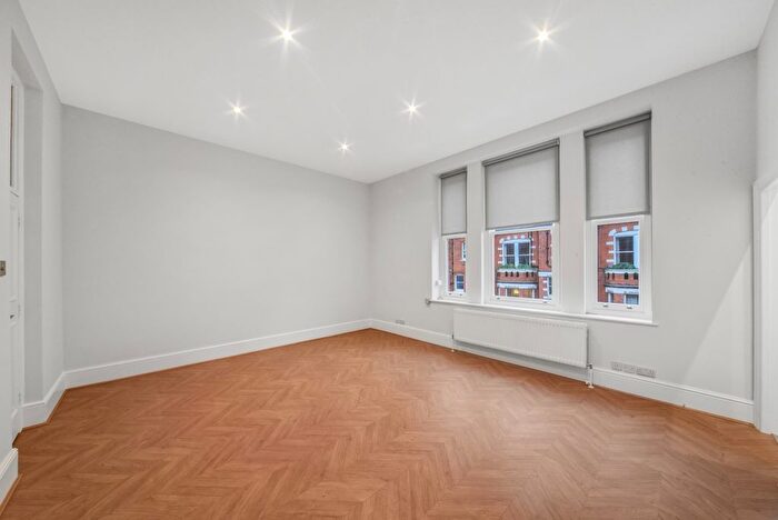 2 Bedroom Flat To Rent In Egerton Gardens, London, SW3