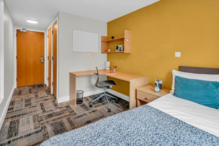 1 Bedroom Private Halls To Rent In Burley Road, Leeds, LS3