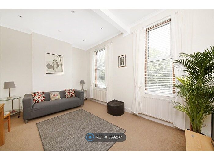 2 Bedroom Flat To Rent In Rosendale Road, London, SE21