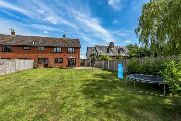 4 Bedroom Semi-Detached House For Sale In Poulshot Road, Poulshot, SN10