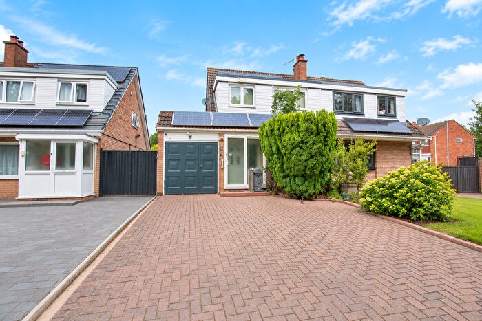 3 Bedroom Semi-Detached House For Sale In Collett, Glascote, B77