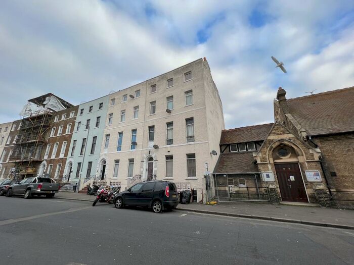 2 Bedroom Flat To Rent In Margate, CT9