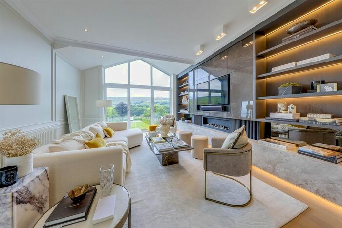 4 Bedroom Semi-Detached House For Sale In Booth Road, Waterfoot, Rossendale, BB4