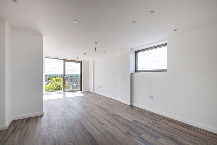 1 Bedroom Flat To Rent In Doyle Road, Miheer House, SE25