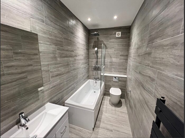 2 Bedroom Flat To Rent In Southwood Road, New Eltham, SE9