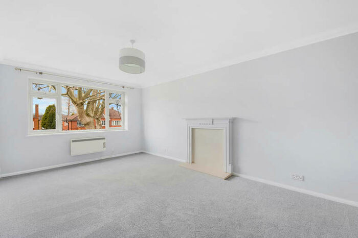 2 Bedroom Flat To Rent In Lovelace Road, Surbiton, KT6