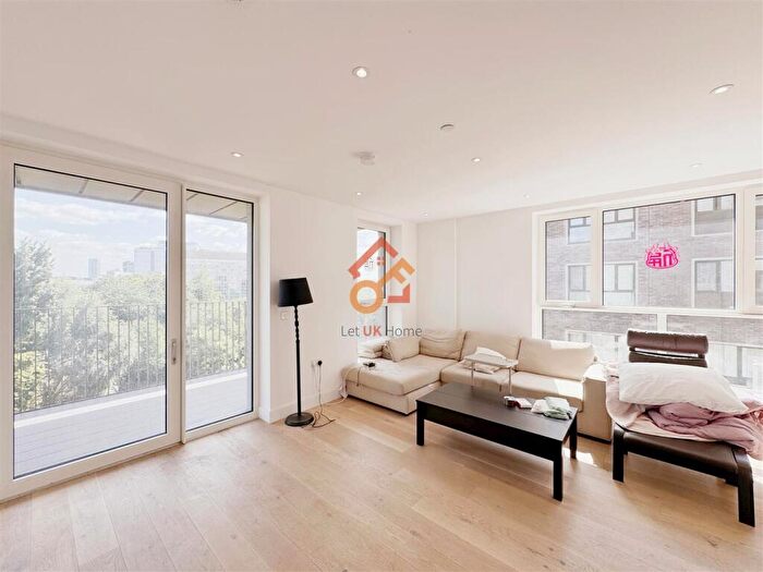 2 Bedroom Flat To Rent In Gosnold House South, Escapade Place, London, E14