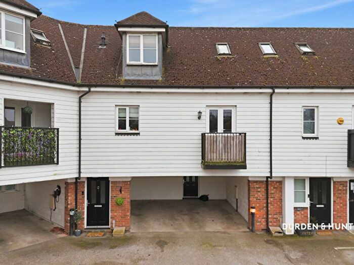 2 Bedroom Flat For Sale In Epping Road, Ongar, CM5