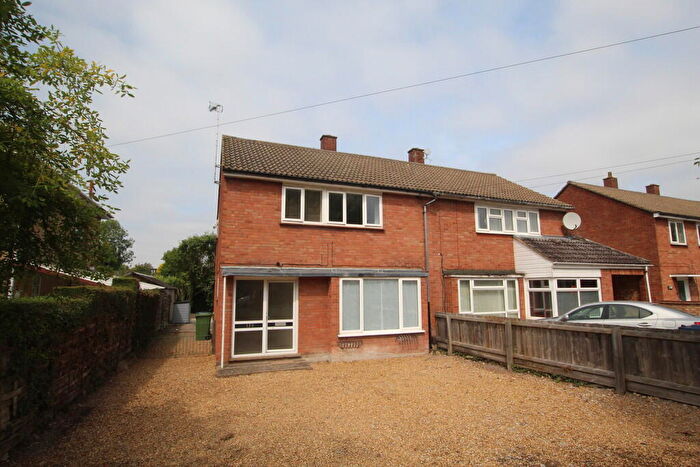 3 Bedroom Semi Detached House To Rent In Mowbray Road, Cambridge, CB1