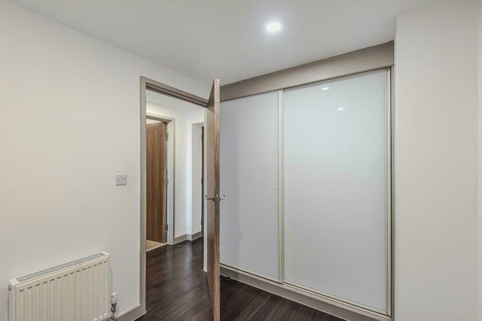 2 Bedroom Apartment To Rent In Miflats, RG12