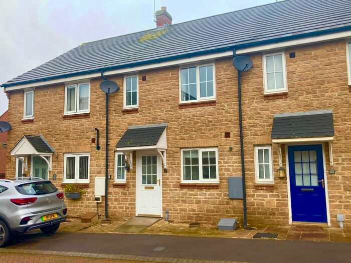 3 Bedroom Semi-Detached House To Rent In Ashmead Road, Banbury, OX16