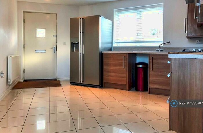 3 Bedroom End Of Terrace House To Rent In Howe Road, Gosport, PO13