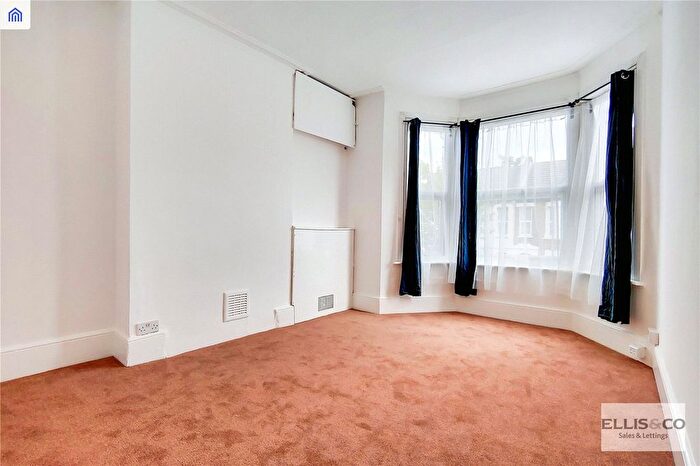 3 Bedroom Flat To Rent In Roundwood Road, London, NW10