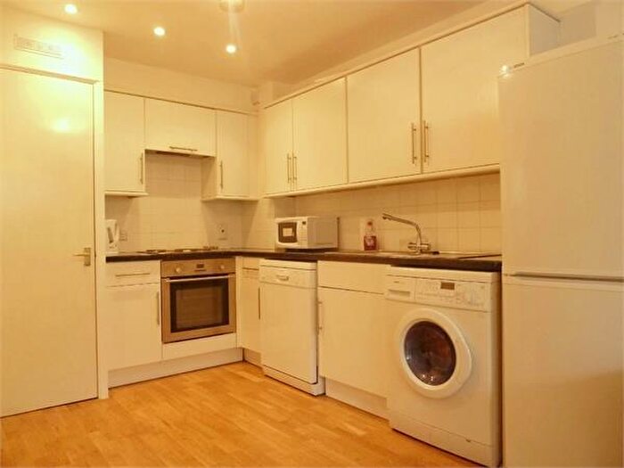 2 Bedroom Flat To Rent In Rudloe Road, Clapham South, SW12